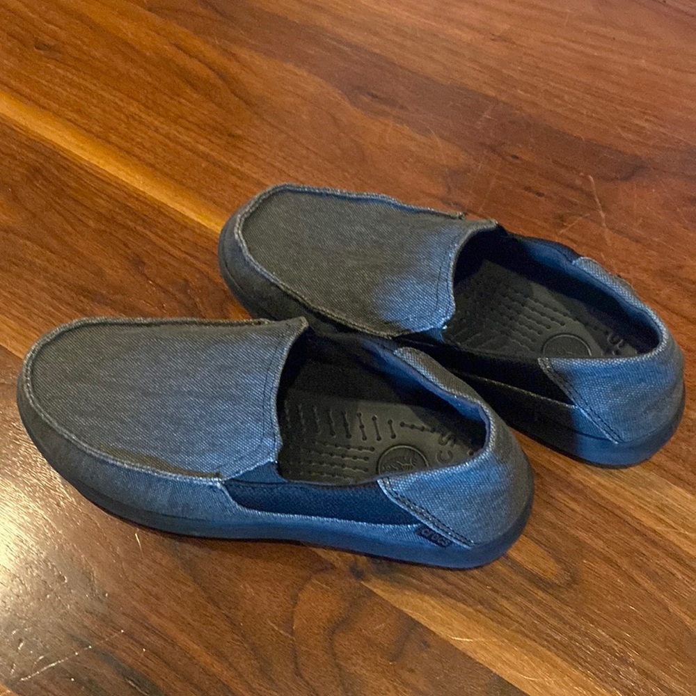 Boys Croc canvas slip on shoes size 6